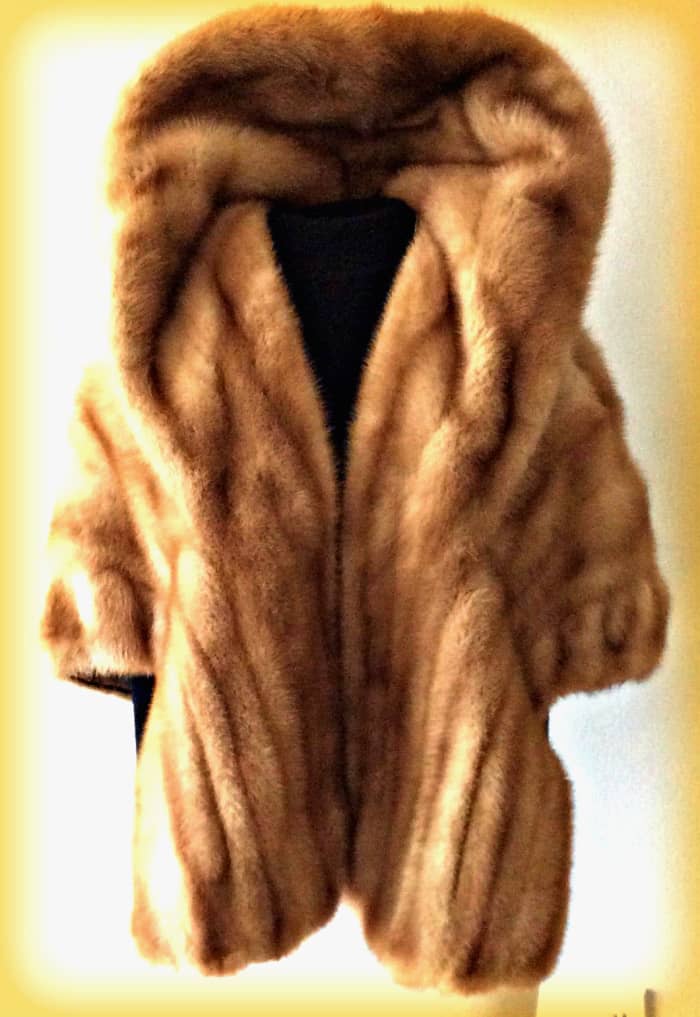 A lush honey brown mink stole. The collar is knock out. The slight ruffle is rich and supple. You will feel like a wealthy local socialite.