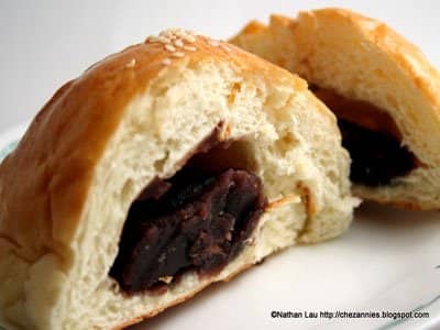 red bean bun (courtesy of http://thewellseasonedcook.blogspot.com/2008/10/weekend-herb-blogging-153-round-up.html)