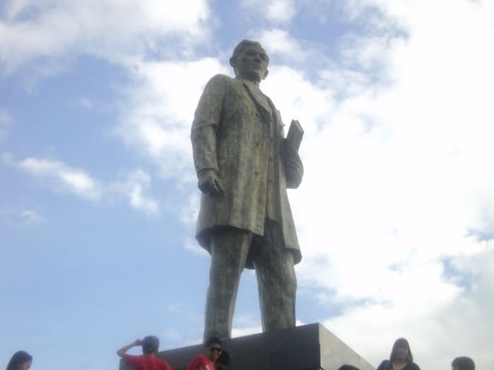 In honor and recognition of the Philippine's national hero, a grand and majestic monument was built for him. The statue is located in the center of Rizal Park.