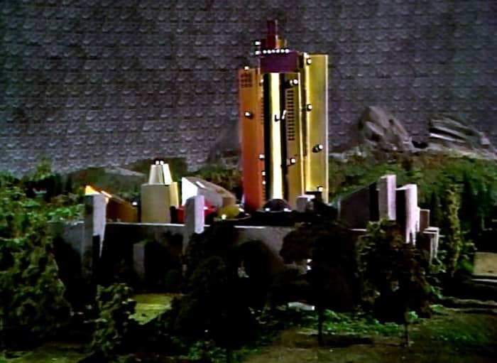 The Ark biospheres were all redressed tabletop landscapes with the dome matted in photographically. At the start of production some of the sets, specially the Ark corridors and bridge, were miniatures