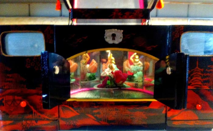 Here is another photo of the Japanese black lacquer vintage dancing girl musical jewelry box that plays Geisha love story.