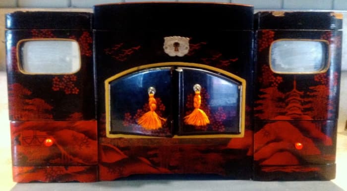 Here is a Japanese black lacquer vintage dancing girl musical jewelry box that plays Geisha love story.