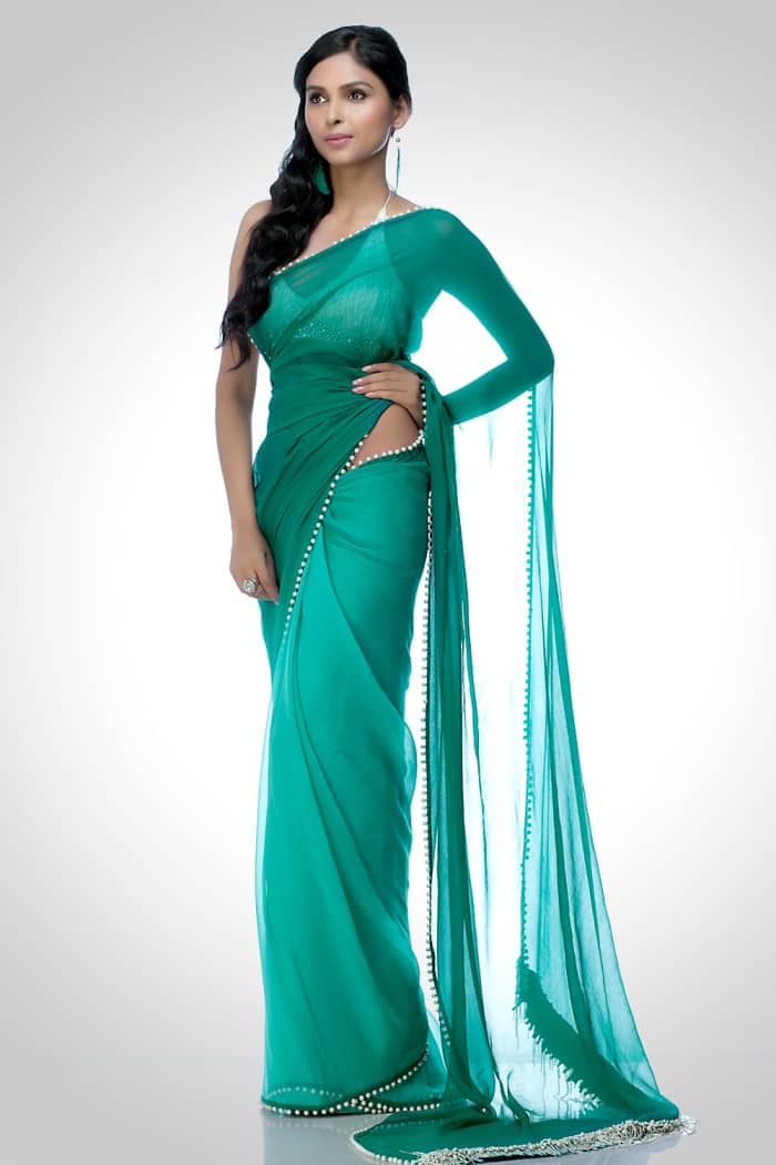 6 Essential Guidelines to Look Slim in Saree HubPages