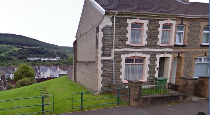Showing where 10 Moy Road used to stand (on the left) and where 11 Moy Road still remains.