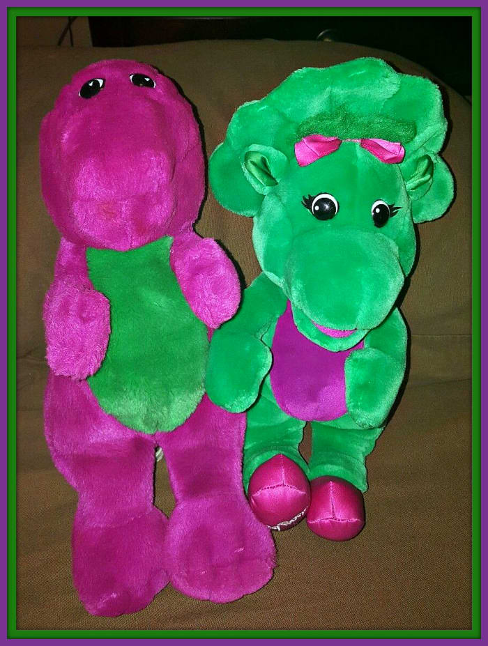 Baby Box always wears a pink bow on her head, she has ballet slippers that are also pink. In many of the shows she carries a security blanket that is bright yellow.