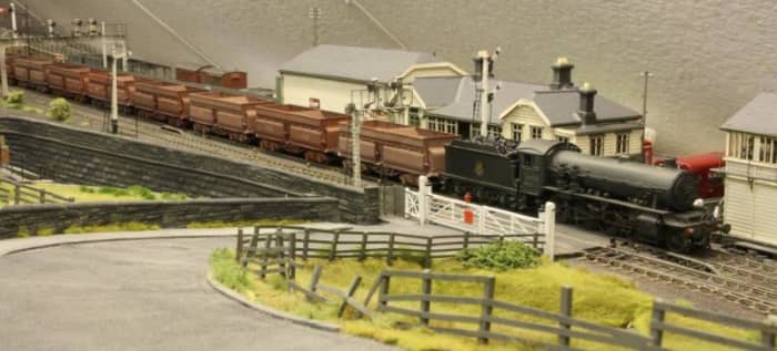 Until the 1960s trains of eight 56 ton hoppers were hauled by ex-LNER Class O1 2-8-0 equipped with twin air compressors (see model above); based at Tyne Dock shed similarly equipped several ex-NER Class Q7 0-8-0 shared the duty