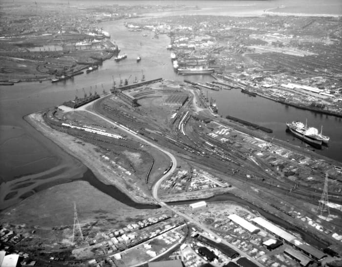 Part of the same dock establishment, the Iron Ore Quay saw ships from around the world unload their cargo into a tall hopper. From there a train of eight - later nine - 50 ton hopper wagons took the ore to Consett Works