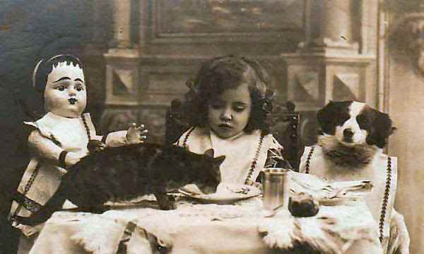 I adored playing at tea when I was a child...and still do, in a grown-up sort of way. How would you like to join these girls?