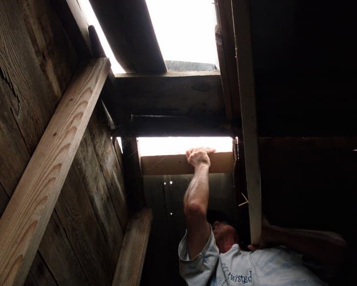 In order to have something to attach roof sheets to, it is necessary to install short 2'x6' purlins.