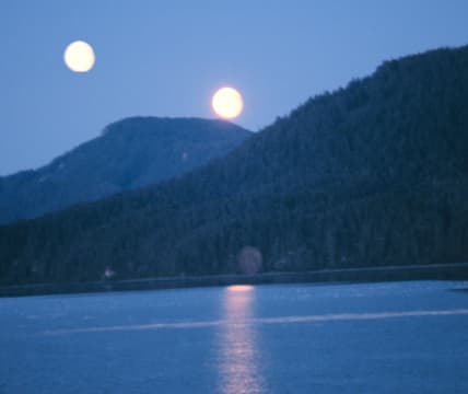 What would the earth look like if it had two moons. What kind of effect would two moons have on the planet earth.