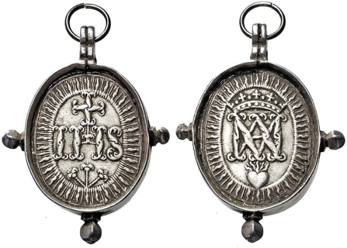 ITALY High Oval Wallfahrtsmed. o.J. (18th century; Hamerani - Workshop to Roma). Cross over IHS and three nails in Flammengloriole. Rs: Crowned monogram Marie on burning heart in Flammengloriole. In silver band with lifting lug, ring and 3 knobs.