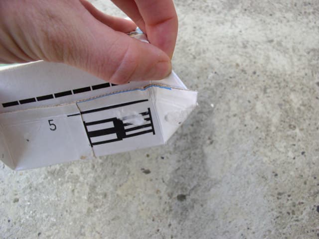 If you are using a package of the model Combibloc you will have to cut out the bottom, which is a little more complicated.