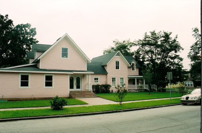 VICTORIAN HOMES PHOTOS. THE ADDITION ON THE LEFT IN PHOTO IS ONE STORY. THE ORIGINAL HOUSE ON THE RIGHT OF PIC IS TWO STORIES.