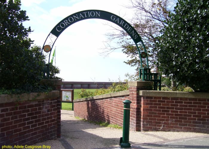 The main entrance of Coronation Gardens opens onto Banks Road, which is lined with cafes, restaurants and shops. Turn left into Church Road, then into Ashton Park.