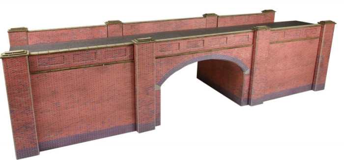 A red brick bridge kit has been modified as scene dividers on Units 4 & 5, the underside of the arches will be painted in Acrylic. On Unit 4 there's a narrow trúnkated railway, on 5 an old road