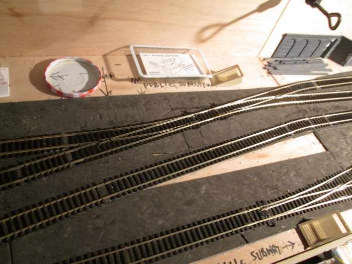 As shown on the Unit 5 picture gallery, the banker's standage runs off the Down Main via a right-hand point as opposed to the earlier double slip. This simplifies running, although Bishopthwaite station has to be reconfigured as a result...