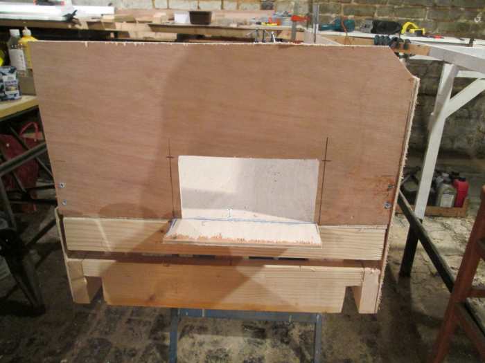 Baffle added to the 'up' end of Unit 5 to face the 'tunnel'. The scenery will be built up against this baffle to hide the construction