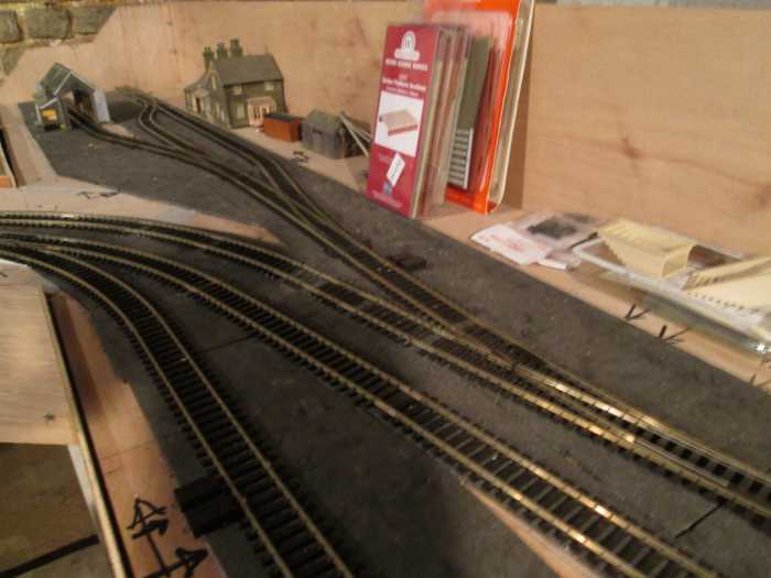 Access to Bishopthwaite from Down Main. Packets contain Wills' (Peco) platform and ramp sections