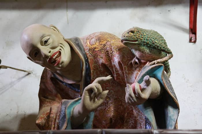 Polymer clay can be used for all manner of lifelike sculpture. With Katherine Dewey's techniques, you can learn to sculpt virtually anything you see.