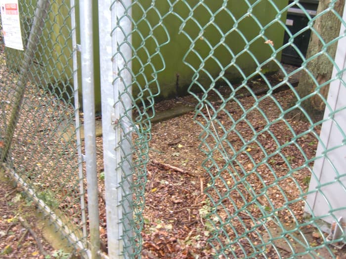 How to fix or repair a Chain Link Fence, Repairing Chainlink Fences