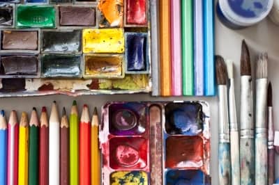 Have everything ready for making gifts. Let them wear clothing for getting stains and paint on. Offer them refreshing water or a favorite drink. Provide kid's scissors for safety.