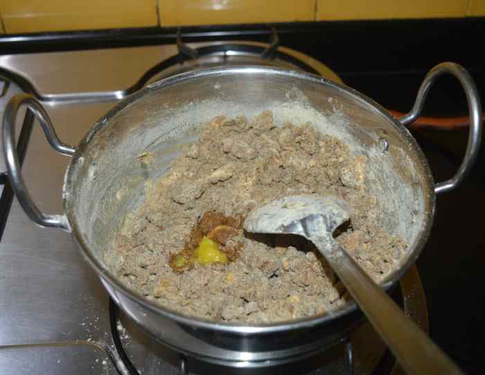 whole-black-chana-flour-unde-whole-black-chickpea-flour-jaggery-balls