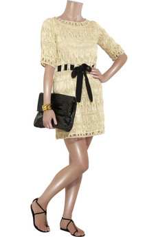 The ribbon belt adds contrast and waist shaping. The sleeves are perfect if you prefer, as I do to keep your upper arms covered.