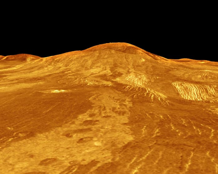 Sif Mons is a 2 km (6500 ft) high volcano, which covers an area approximately 300 km (180 miles) in diameter. It is noted for its extensive lava flows, some covering a distance of more than 100 km (60 miles) from the summit