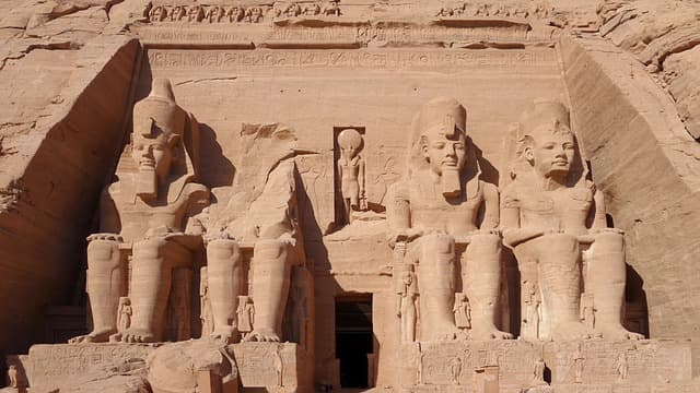 The statues of the pyramid, imagine how the laborer got their energy and strength! Garlic