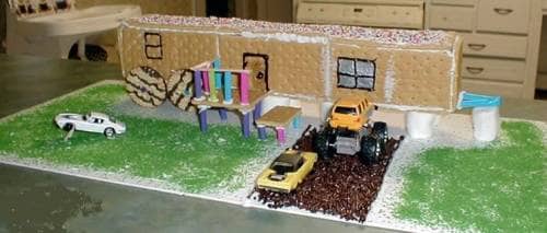 Ever hear that song "Lifestyles of the not so rich and famous, holes in all our socks, Ford Fairlane up on blocks?" Yep, this one reminds me of that song! The "Redneck" gingerbread house!