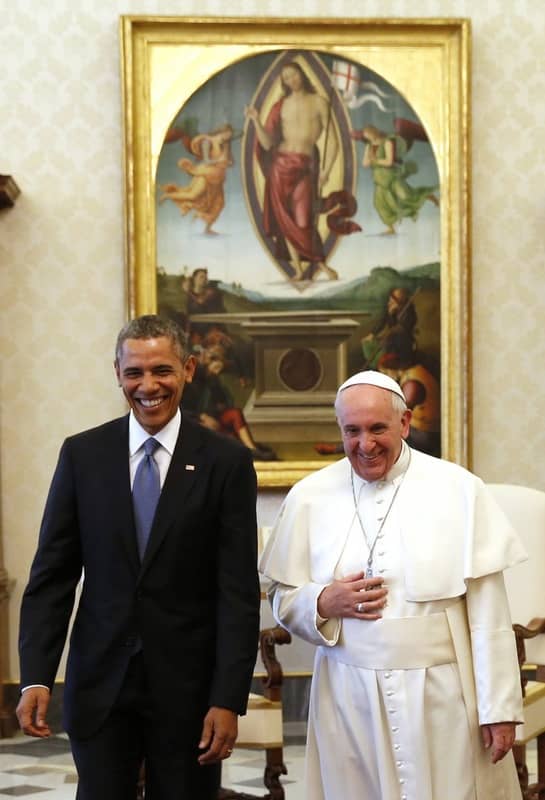 Barack Obama and Pope Francis, standing in front of Jesus Christ with the Flag of England or the flag of Constantine?