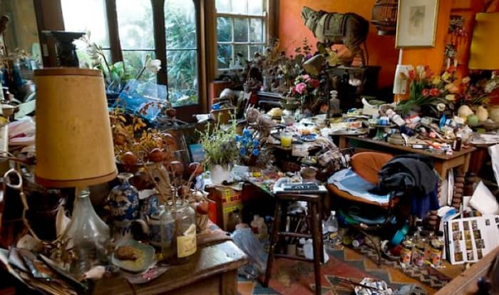 This shows the same furniture as the earlier picture and the same technique - the picture board on a high stool.