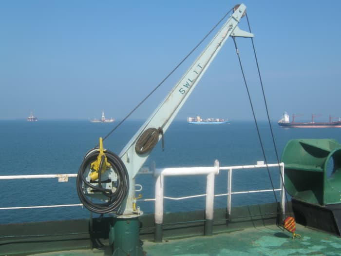 BUNKER DAVIT - USED TO PICK UP THE BUNKER HOSES FOR CONNECTION ON MANIFOLDS