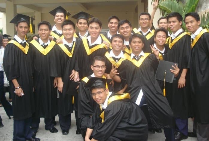 Bachelor of Accountancy Graduates of April, 2010 from DFCAMCLP with Dennis Magallanes at the center.