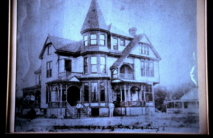 Sutherland Mansion, Ridge Road, Cambria NY (Niagara County)
