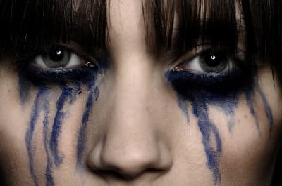 by quickly removing eyeliner mistakes you will prevent further makeup problems and avoid eyeliner disasters.