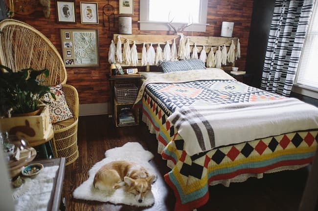 The major features of rustic style are furniture and decor items made with natural materials like seagrass floor rugs, wood panelling and flooring, country style chests, tables, beds, headboards and dressers, wall sconces, faux animal skin, plaid