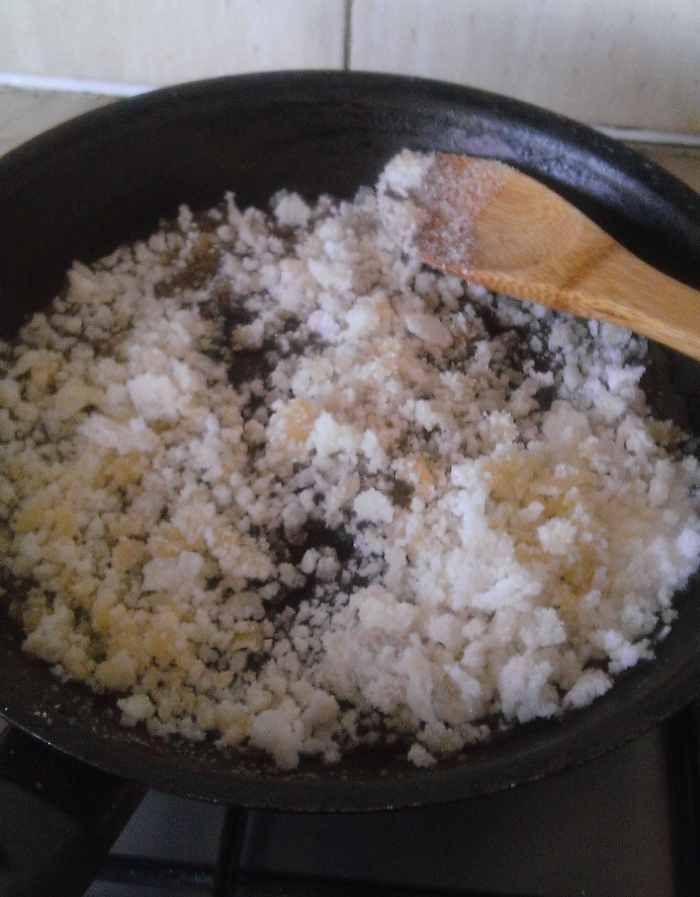 The sugar will look something like this and quickly turn into liquid caramel. 