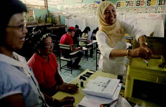 Voting at the Barangay: Jum Akbar, wife of slain governor, Wahab Akbar, casting her vote during 2007 election.