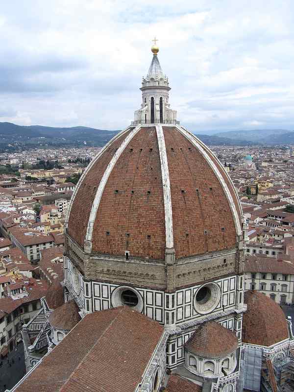 The Brunelleschi's Dome in the Florentine church of Santa Maria del Fiore. Brunelleschi considers this work one of the "miraculous parts than we have not done better in our time and maybe even in the future times".