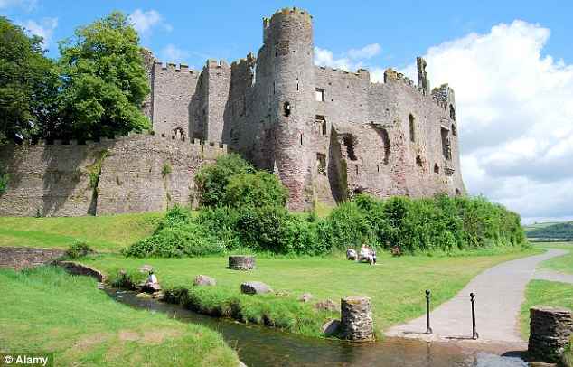 Laugharne Castle in Wales. 12th century. Historic sight to see along the Celtic Trail in southern Wales. Laugharne is also the hometown of Welsh poet, Dylan Thomas. i