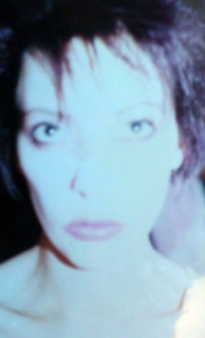This was the result when I finally took my hair extensions out after about five years - very short, severe hair, which I hated!