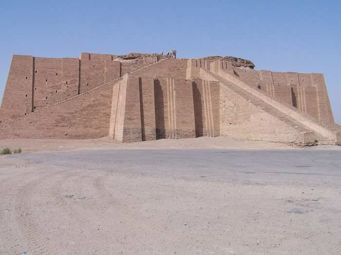 The ziggurat was built in the 21st century BC and dedicated as a shrine to the moon god Nanna, patron deity of Ur. Enheduanna worshipped and held rituals in the temple on top of the ziggurat