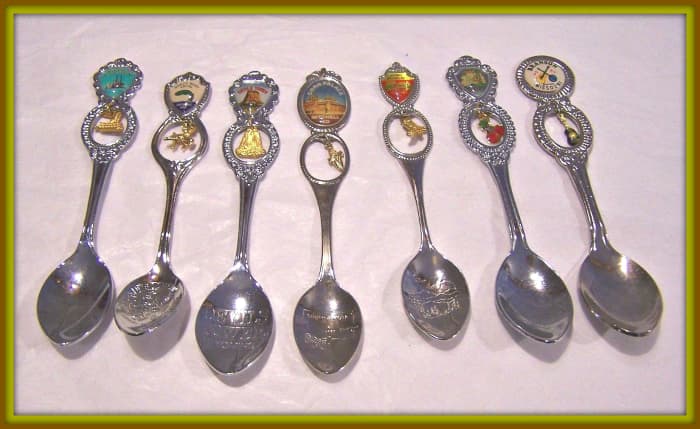 Here is an nice set of Vintage Collector Spoons with seven different Spoons with Souvenir Charms with Handle engraved. Door County, Branson Missouri, Cosmos Mystery Area, Corn Place, Devil’s Tower Wyoming, World’s Musky Capital, & the Arabia