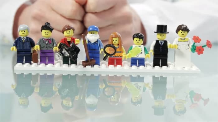 LEGO Creator Town Hall Modular Building | This set has the largest amount of minifigures in the whole series!
