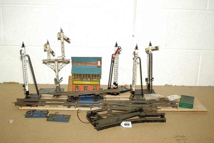 It doesn't get much simpler than this vintage O Gauge Control system put up for sale through Vectis Auctions at Stockton-on-Tees