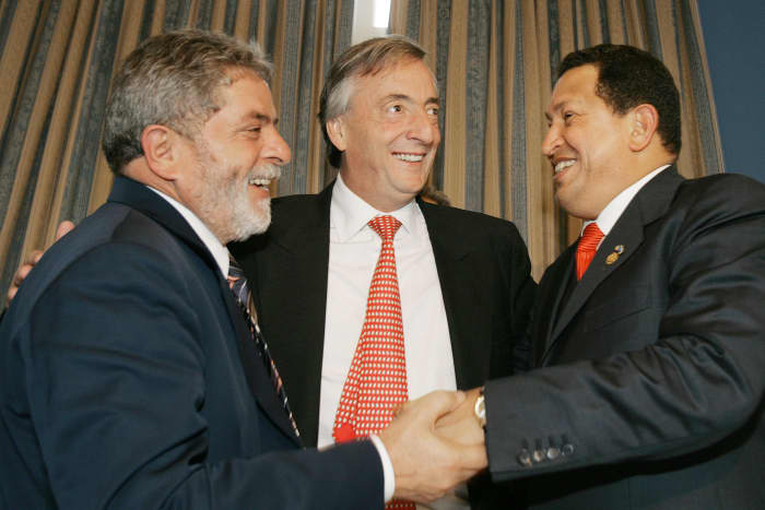 Montevideo, Uruguay: President Lula of Brazil and the Presidents of Argentina, Néstor Kirchner, and of Venezuela, Hugo Chávez, at a tripartite meeting . Photo: Ricardo Stuckert/PR