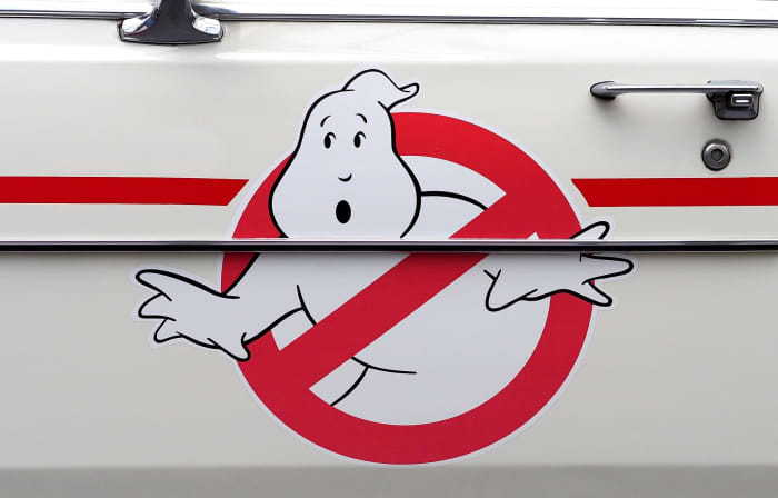 The Ghostbusters logo picture represents the fact that the Ghost Catchers episode is a parody of the Ghostbusters movies.