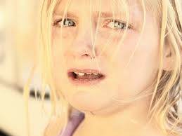 Children in large families tend to be insular.They have less friends than their counterparts in small families.They associate mainly or solely with other siblings.As a result of this, they tend to develop a parochial viewpoint on life.