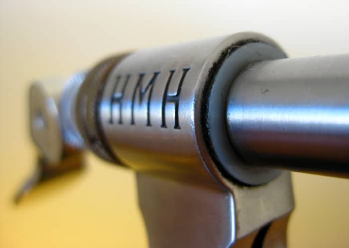 Nylon sleeves on both sides of the chassis are the bearings for the jaw assembly, and allow for smooth rotation of the jaw for viewing the fly fromany side duing tying.